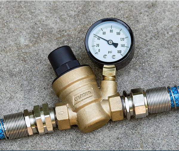 Régulateur de pression d'eau ajustable